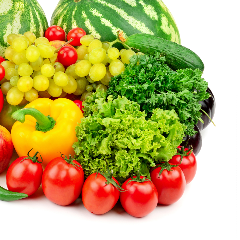水果和蔬菜上白色孤立有益健康的产品